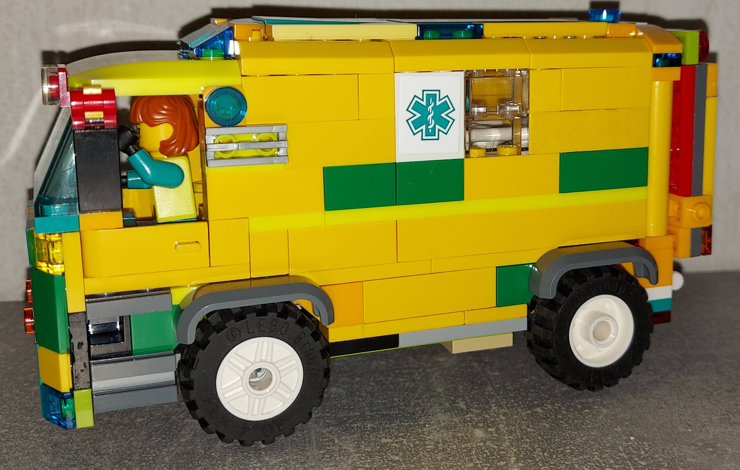 Intensivvård Ambulans i Lego variant .jpg