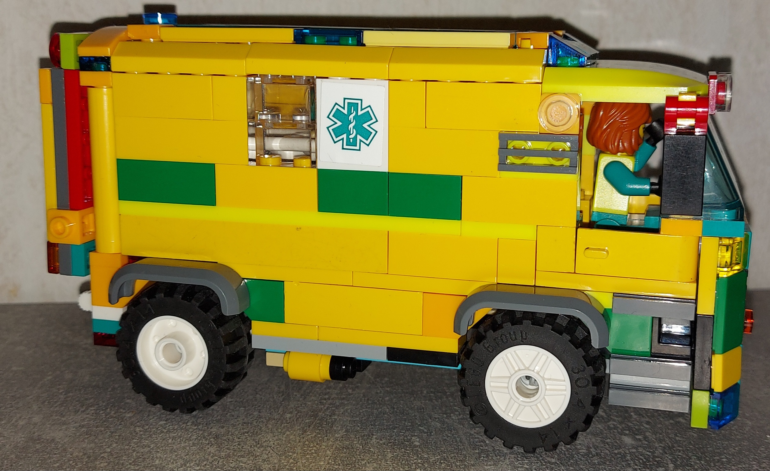 Egna Intersivvård Ambulans Lego moc. .jpg